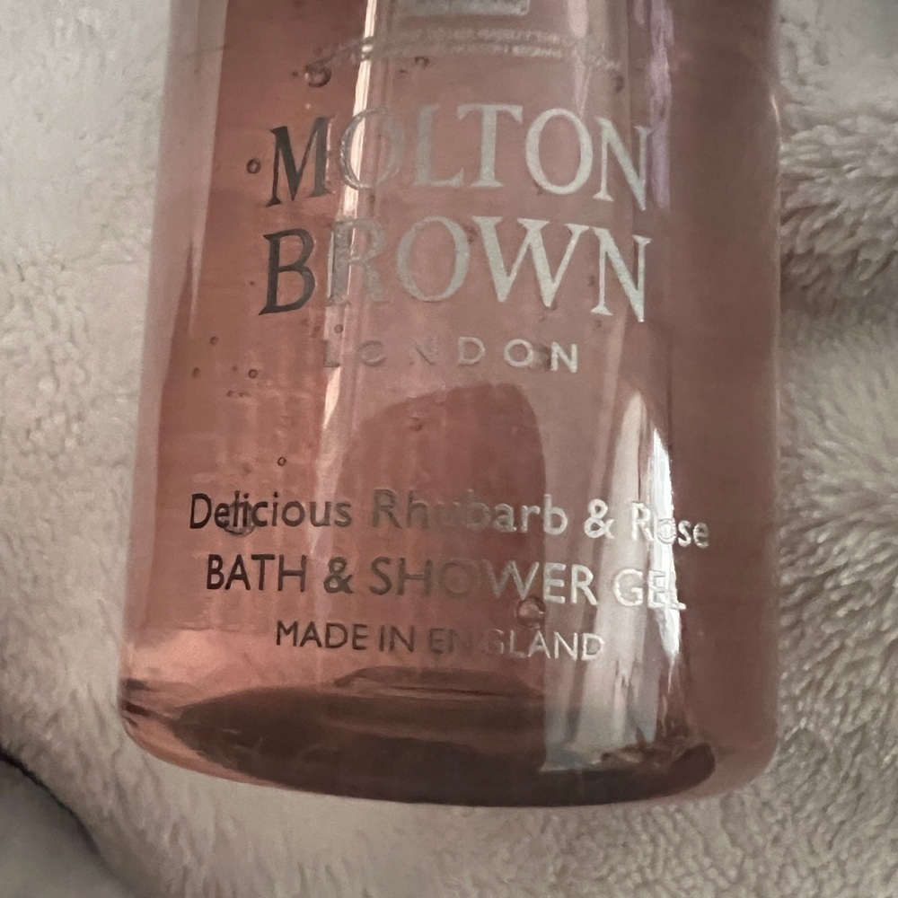 Molton Brown Delicious Rhubarb & Rose Bath & Shower Gel - Picture 2 of 3